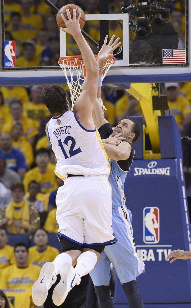 Andrew Bogut Posterizes JaVale McGee in the Nike Hyperfuse 2012 (1)