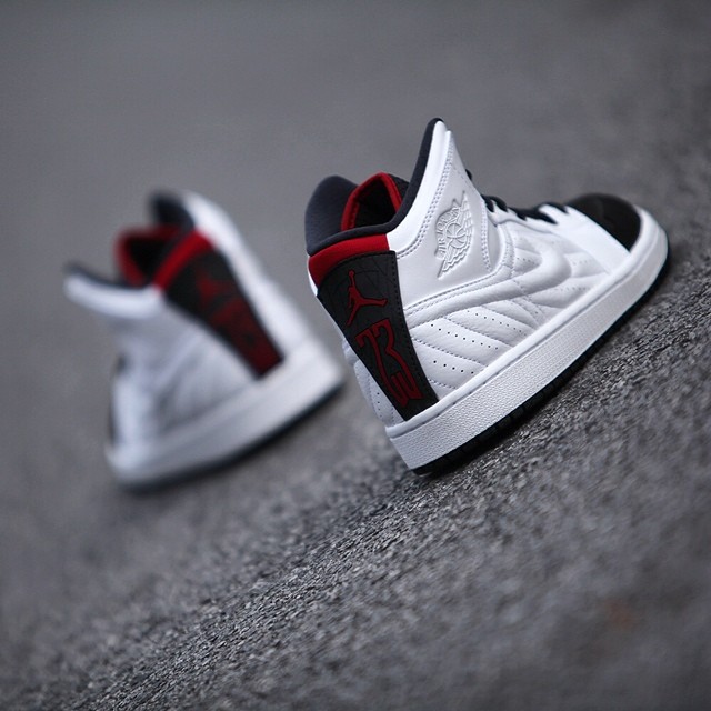 Air Jordan 1 99 White/Black-Red Release Date 654140-101 (3)
