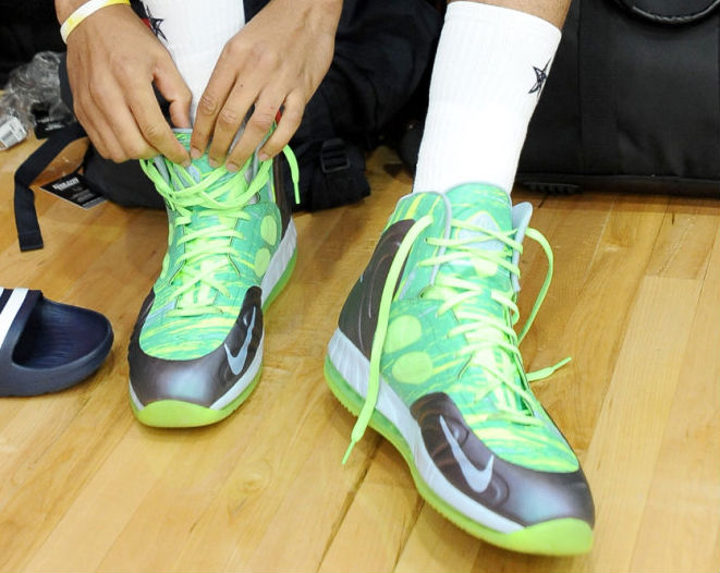 Anthony Davis wearing Nike Air Max Hyperposite Grey Silver Green (3)