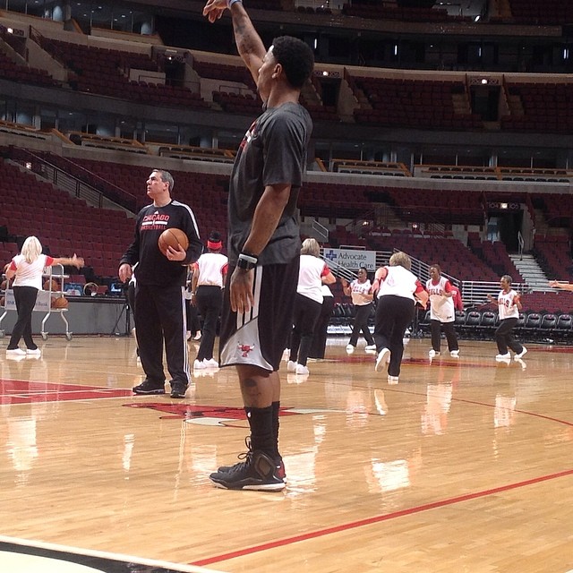 Derrick Rose Gets Some Shots Up in the adidas D Rose 5