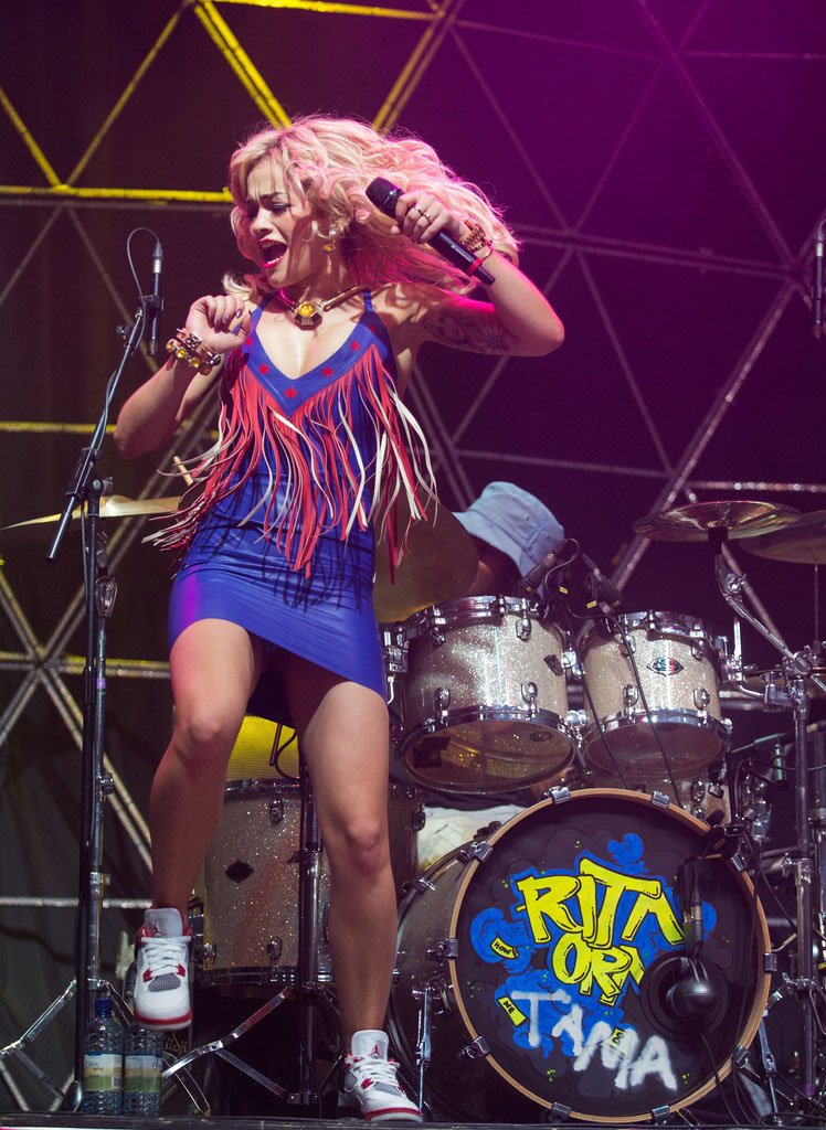 Rita Ora wearing Air Jordan IV 4 Mars Fire Red (2)