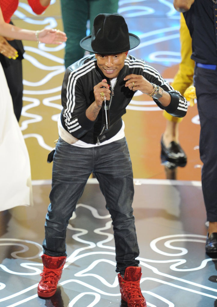 Pharrell Performs at the Oscars in adidas Originals (7)