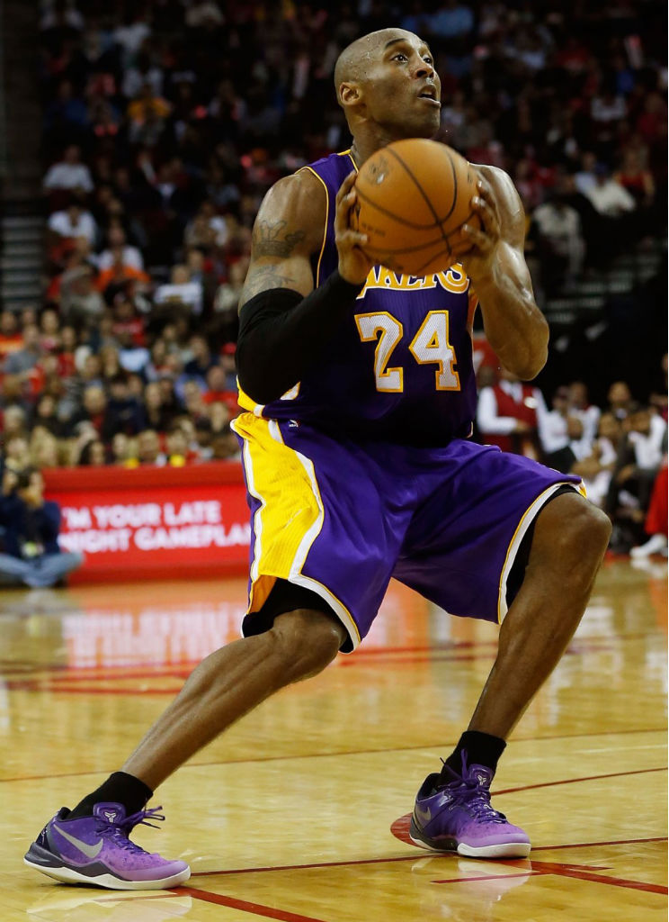 Kobe Bryant wearing Nike Kobe 8 System Purple Gradient (7)