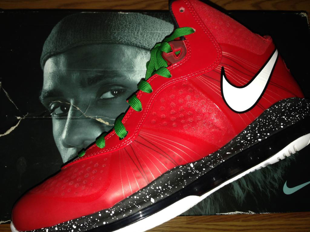 Spotlight // Pickups of the Week 10.6.13 - Nike LeBron 8 V/2 Christmas by ARC360