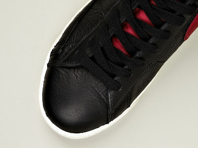 black and red nike blazers