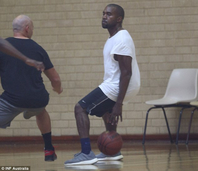 Kanye West wearing adidas Pure Boost Grey (3)