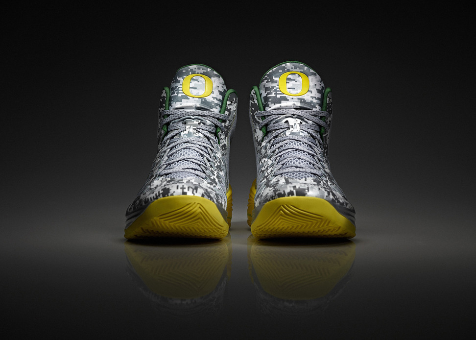 Nike Hyperdunk 2013 Oregon Duck Armed Forces Classic Team Exclusive profile