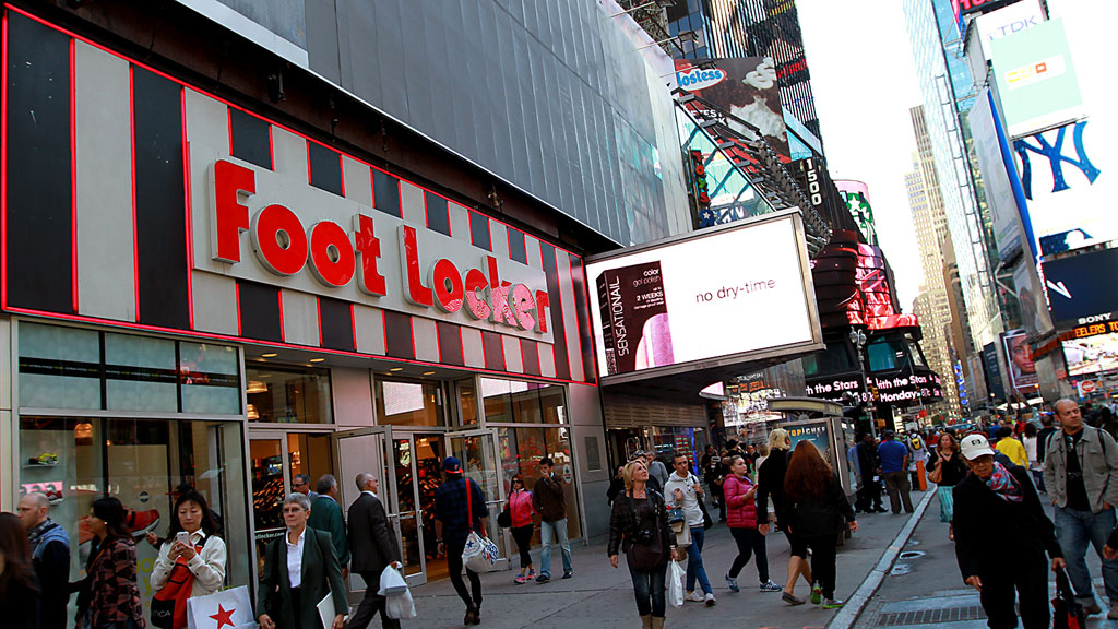 New Balance Kiosk for 574 Customization at Foot Locker in Times Square (1)