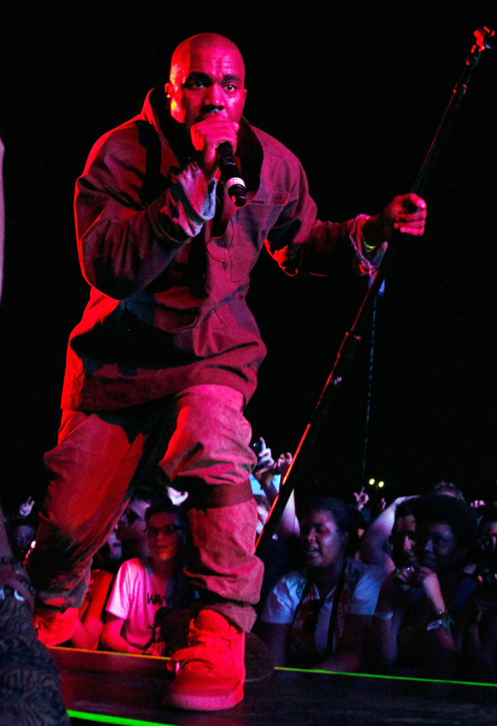 kanye wearing yecheil