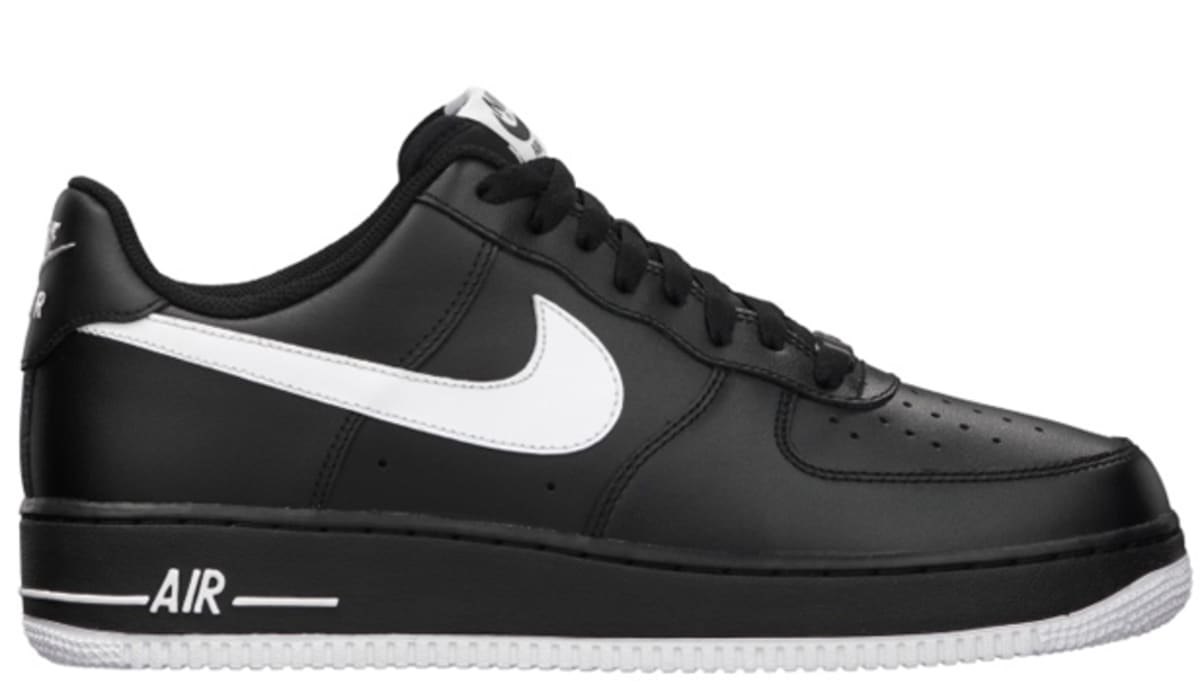 white nikes with black soles