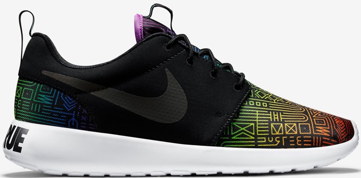 black nikes with white soles
