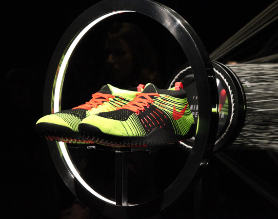 Nike Free Hyperfeel Trainer in volt black and red