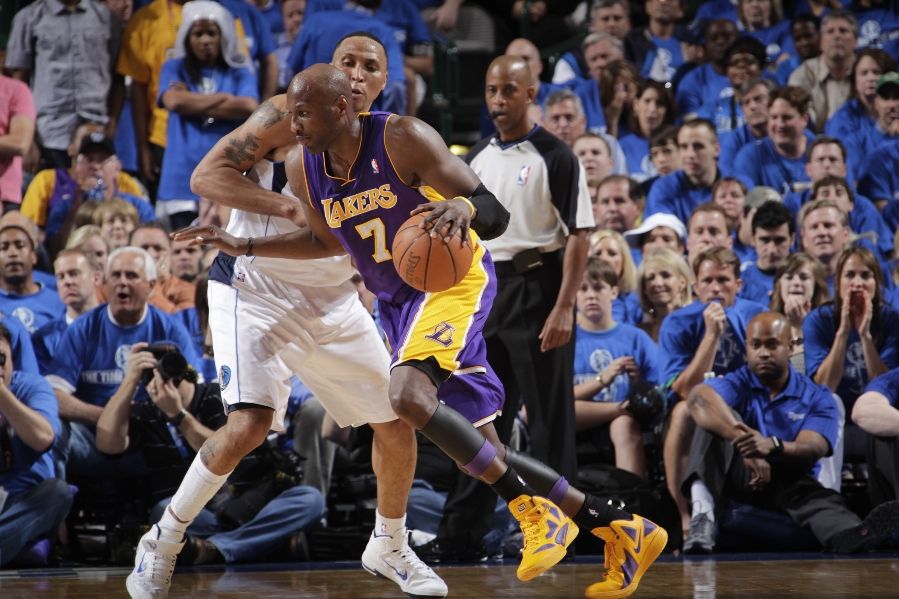 Lamar Odom wearing Nike Hyperfuse 2011; Shawn Marion wearing Nike Air Max Fly By