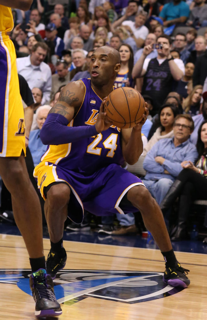Kobe Bryant Wears "Lakers Away" Nike Kobe 8 System - Sole Collector