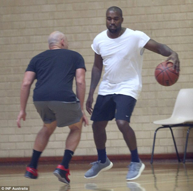 Kanye West wearing adidas Pure Boost Grey (1)