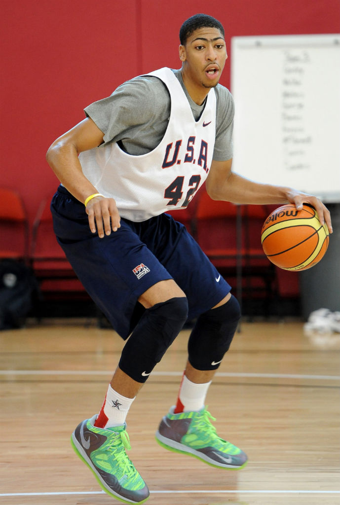 Anthony Davis wearing Nike Air Max Hyperposite Grey Silver Green (4)