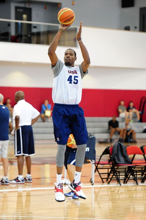 Kevin Durant wearing Nike Zoom KD IV USA
