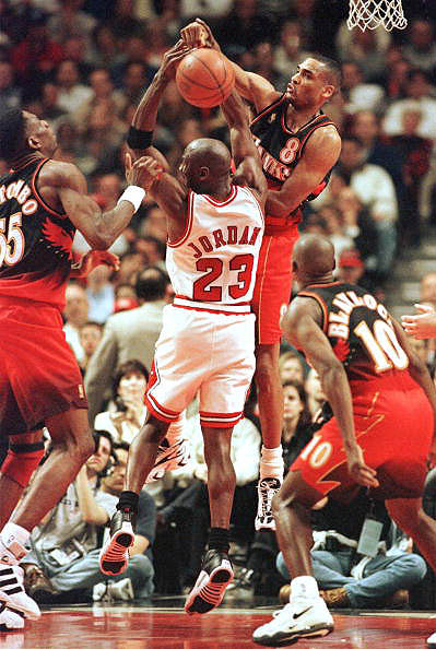 Michael Jordan wearing Air Jordan XII 12 Playoffs (12)