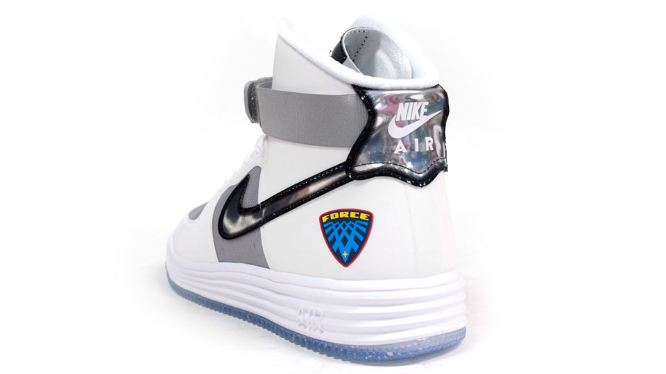 Nike Lunar Force 1 Hi WOW QS in white metallic silver heel