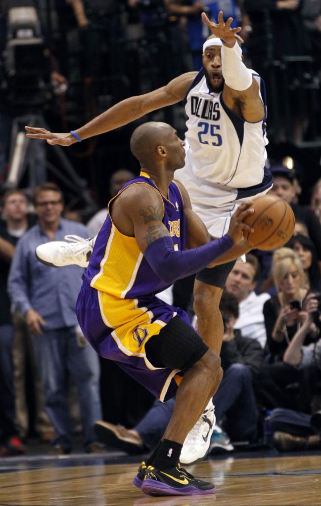 Kobe Bryant wearing Nike Kobe 8 System Lakers Away (8)