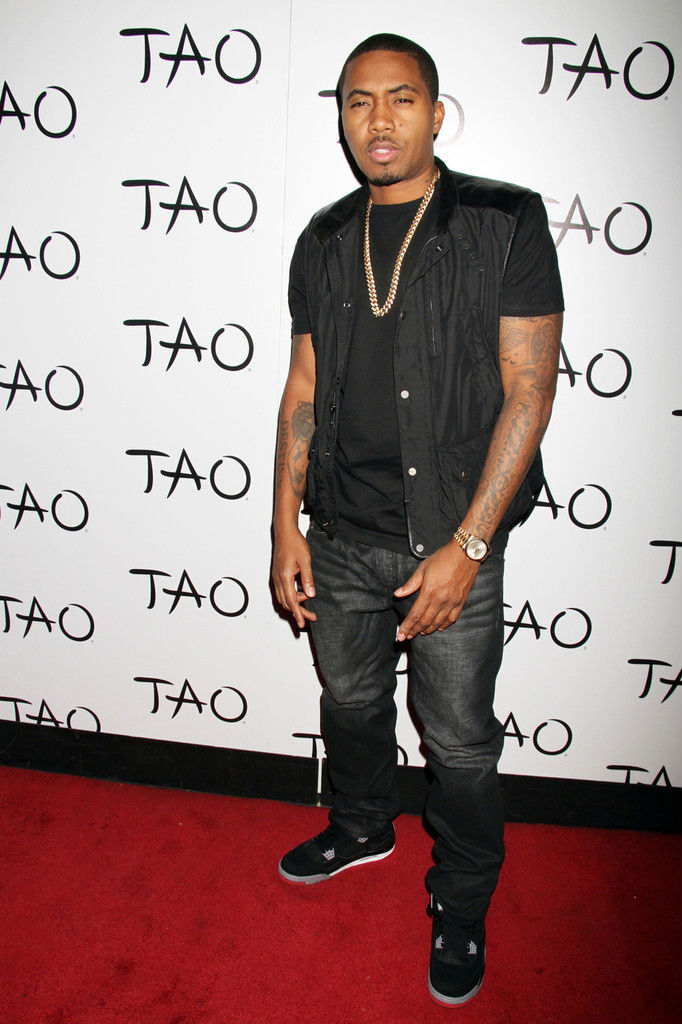 Nas wearing Air Jordan IV 4 Black Cement (1)