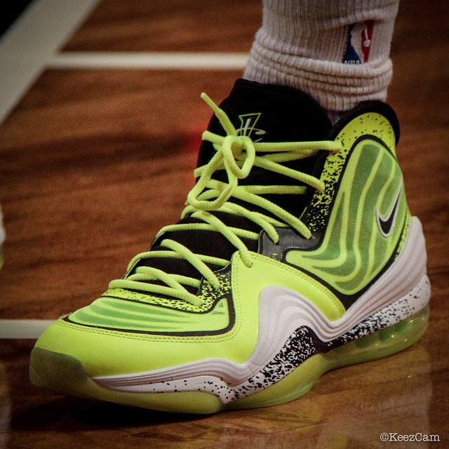 Deron Williams Honors Nets Fan in the 'Volt' Nike Air Penny 5 (4)