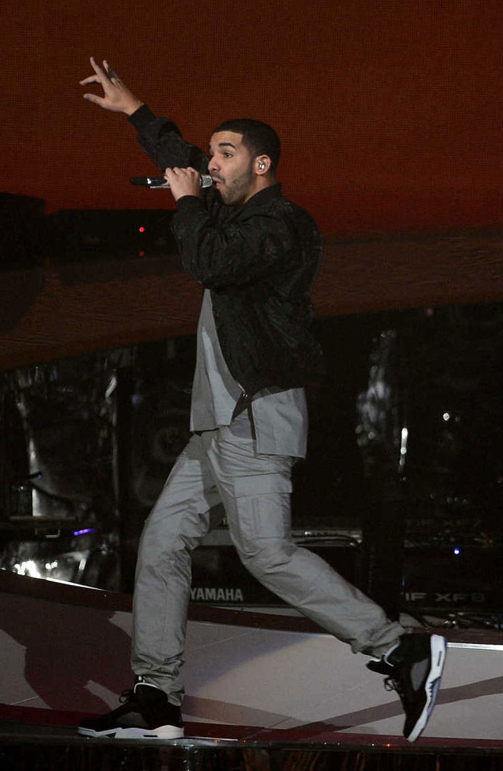 Drake wearing Air Jordan 5 V Retro Oreo