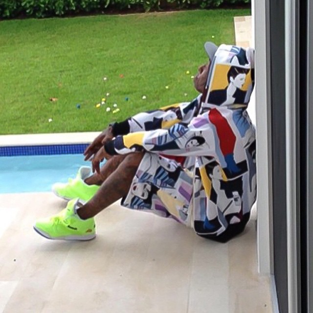 Lil' Wayne wearing the 'Ball Out' Alife x Reebok Court Victory Pump