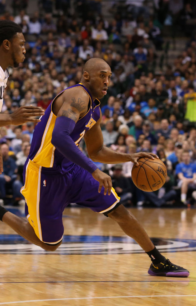 Kobe Bryant wearing Nike Kobe 8 System Lakers Away (4)
