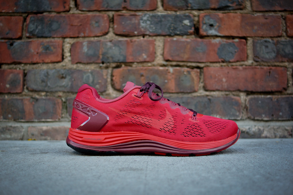Nike x Undercover GYAKUSOU LunarGlide+ 5 in Sport Red Gym Red and Burgundy profile