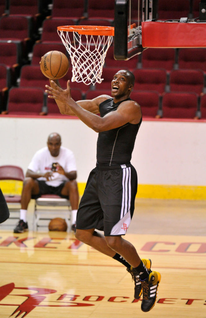 Dwight Howard wearing adidas D Howard 4 Lakers PE (4)