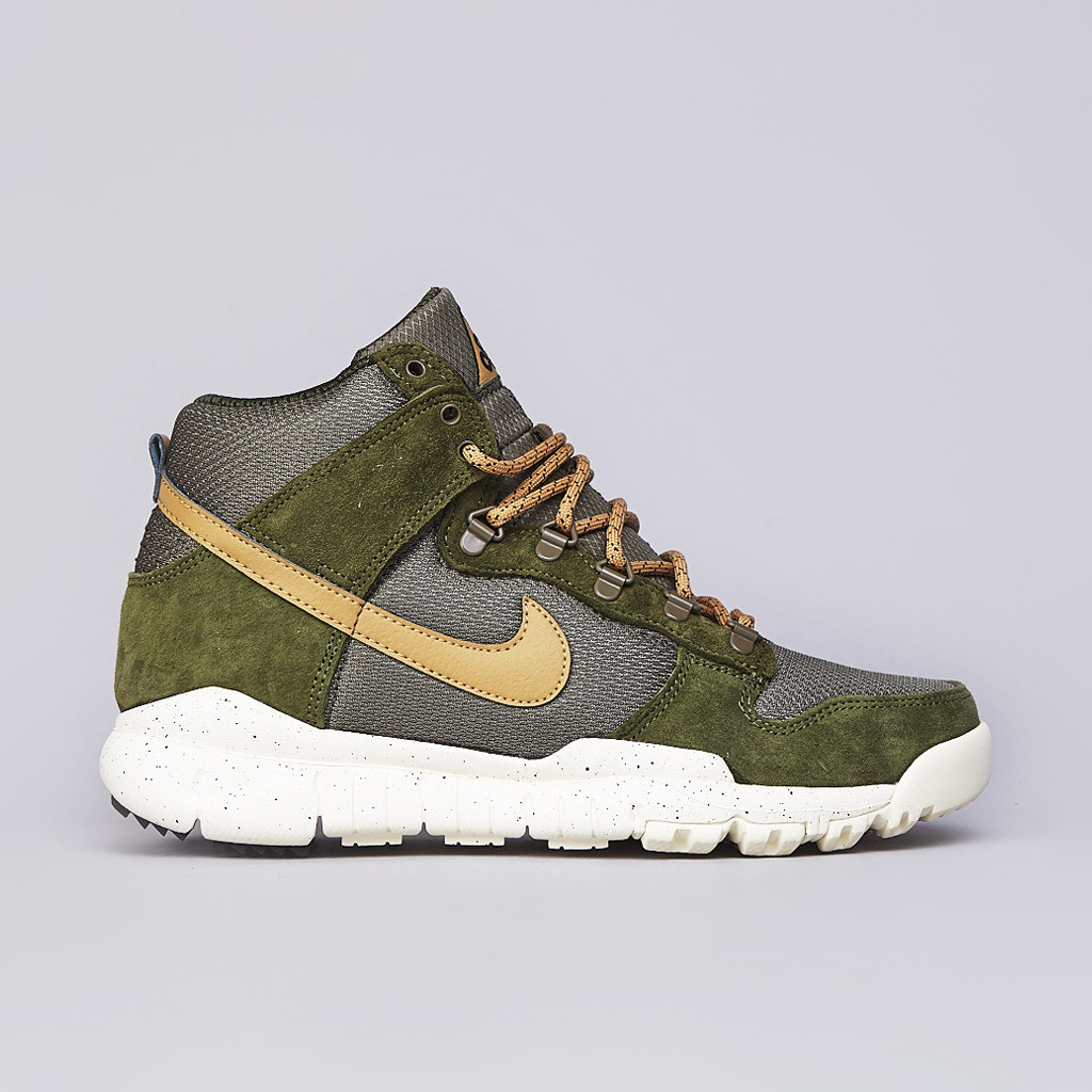 Nike Dunk High OMS Light Green Flat Gold and Medium Olive profile