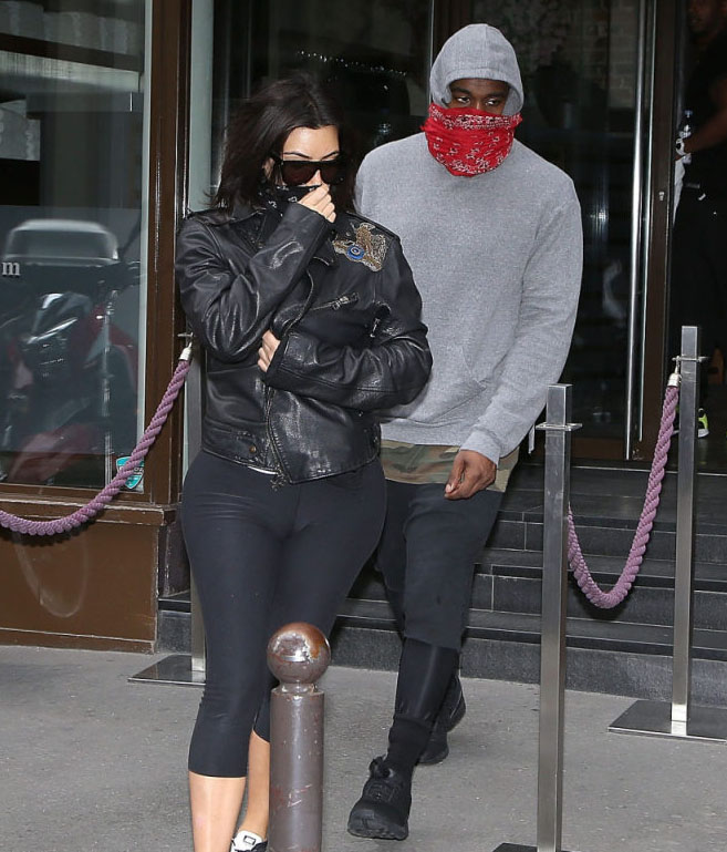 Kanye West wearing adidas ZX Flux Blackout (4)