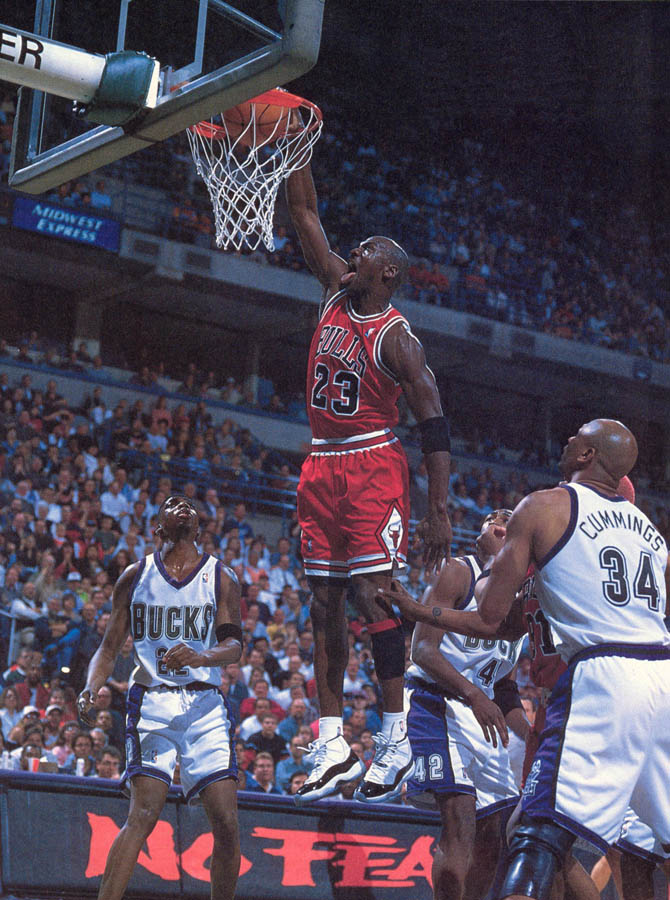 Michael Jordan wearing Air Jordan XI 11 Concord (27)