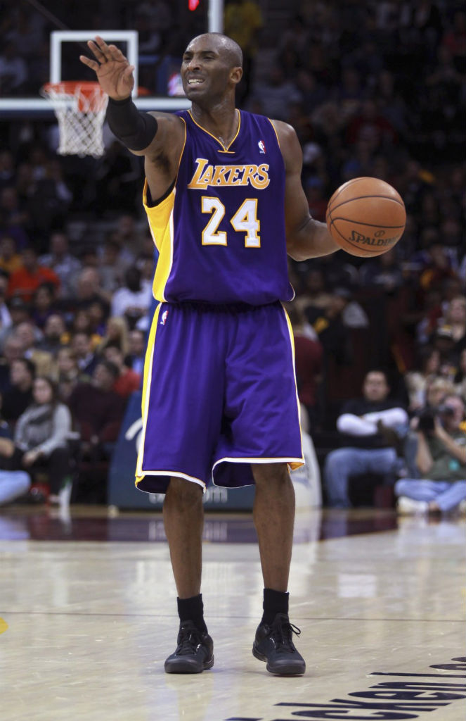 Kobe Bryant wearing Nike Kobe 8 System Blackout (1)