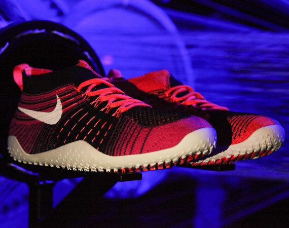 Nike Free Hyperfeel Trainer in black and red