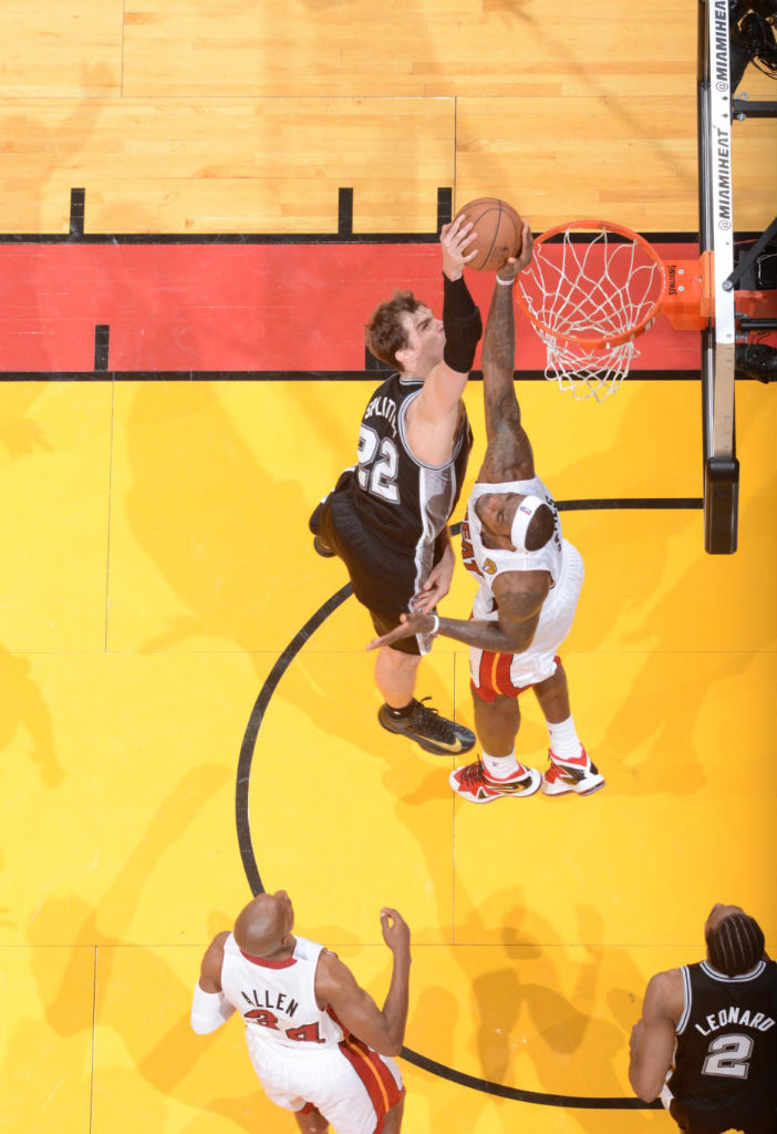 Highlight // LeBron James Blocks Splitter In Nike LeBron X PS Elite PE (12)