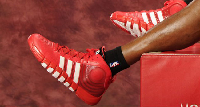 Dwight Howard wearing adidas D Howard 4 Houston Rockets (2)