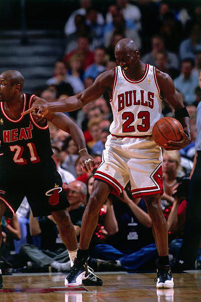 Michael Jordan wearing Air Jordan XII 12 Playoffs (16)
