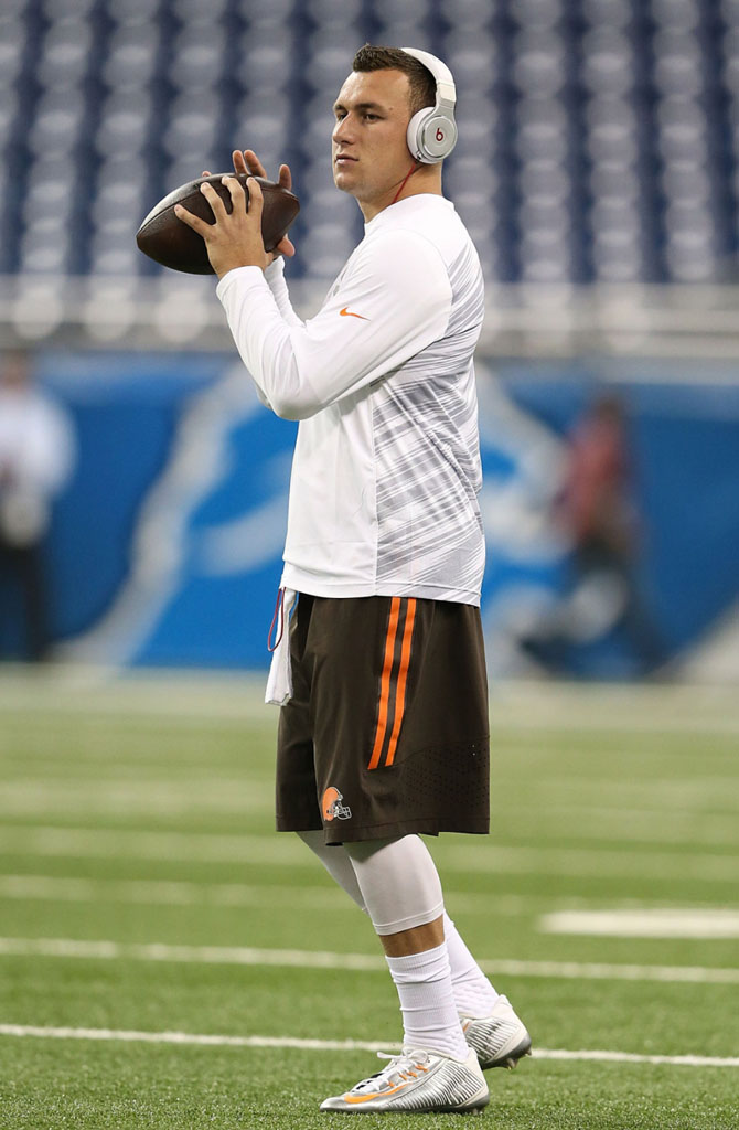 Johnny Football Manziel wearing Nike Vapor Carbon 2014 Elite Browns