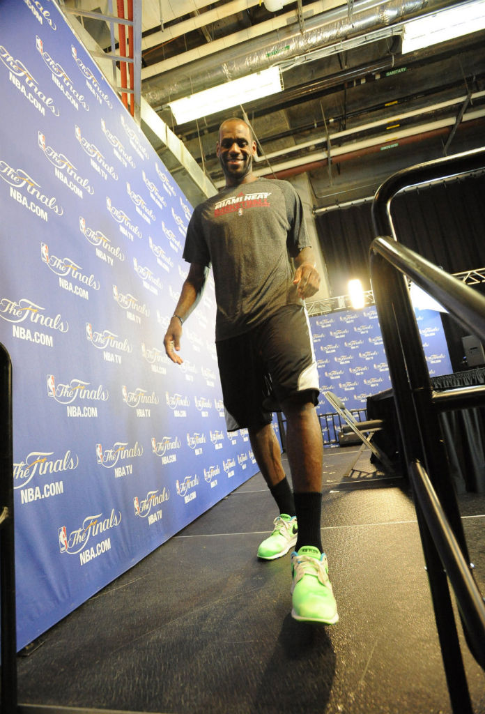 LeBron James wearing Nike Air Flow (3)