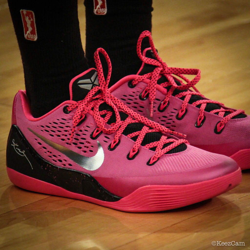 Nike Kobe IX 9 EM Kay Yow Breast Cancer Awareness (1)