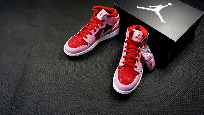 Air Jordan Retro I 1 Mid Premium GS Valentine's Day 2013 (1)