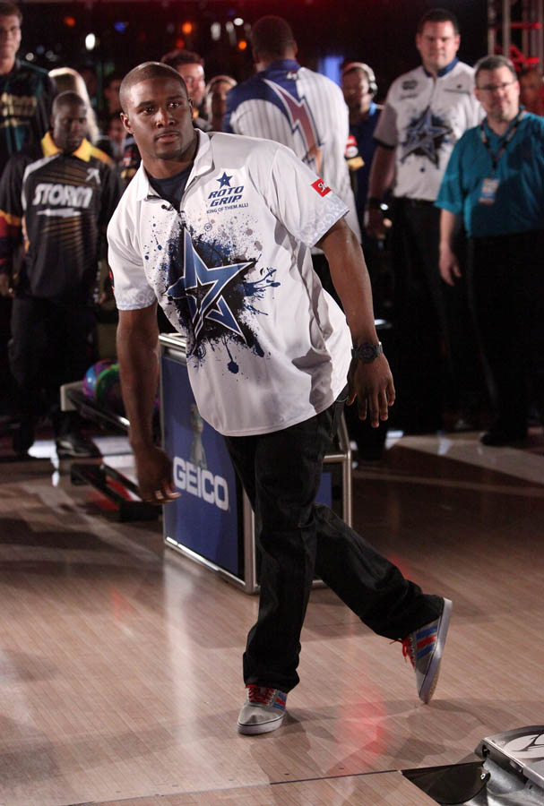 Chris Paul PBA Celebrity Bowling Tournament 2012 - Reggie Bush (2)