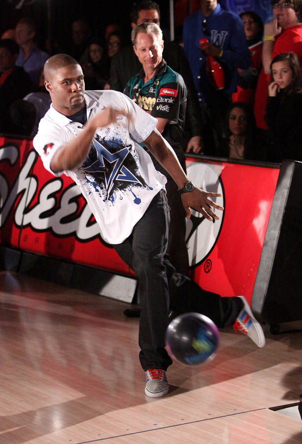 Chris Paul PBA Celebrity Bowling Tournament 2012 - Reggie Bush (3)