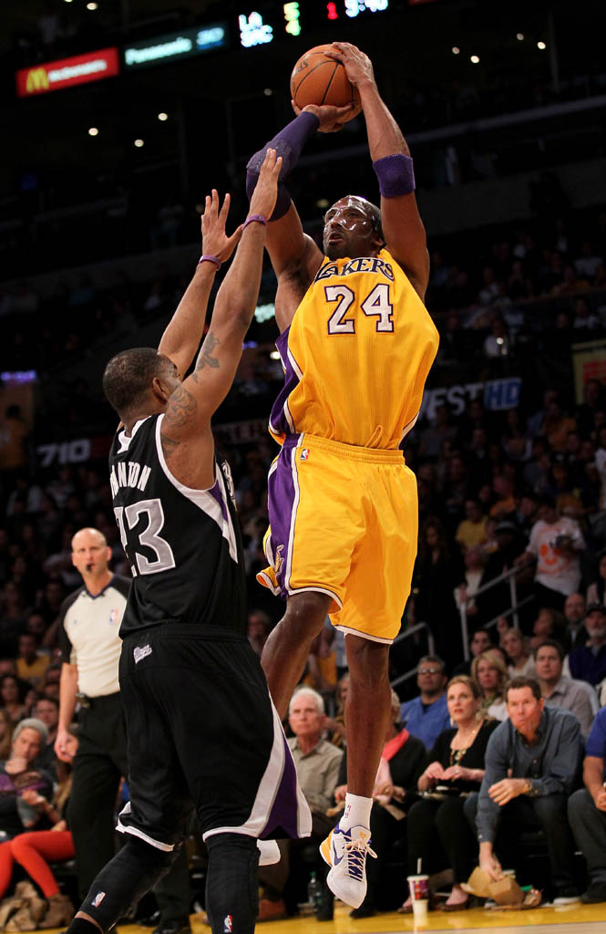 Kobe Bryant wearing Nike Kobe VII 7 Lakers Home (4)