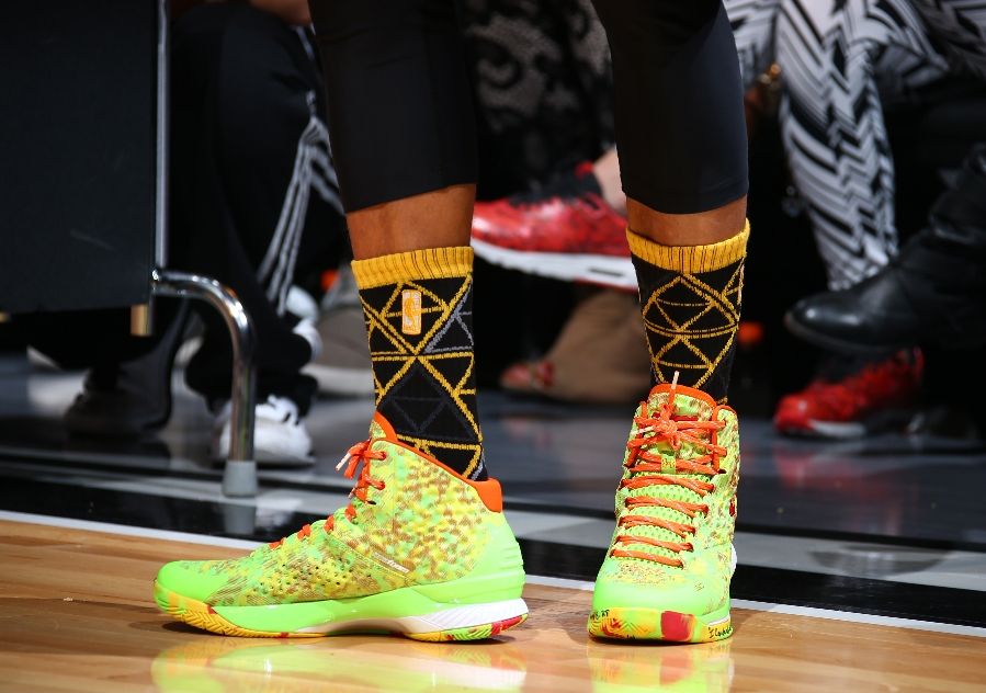 Stephen Curry wearing Under Armour Curry One Candy Reign (2)
