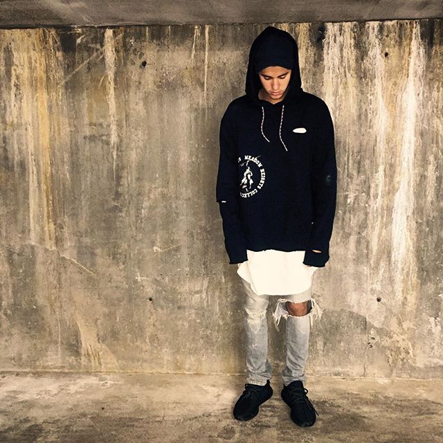 Justin Bieber wearing the 'Pirate Black' adidas Yeezy 350 Boost