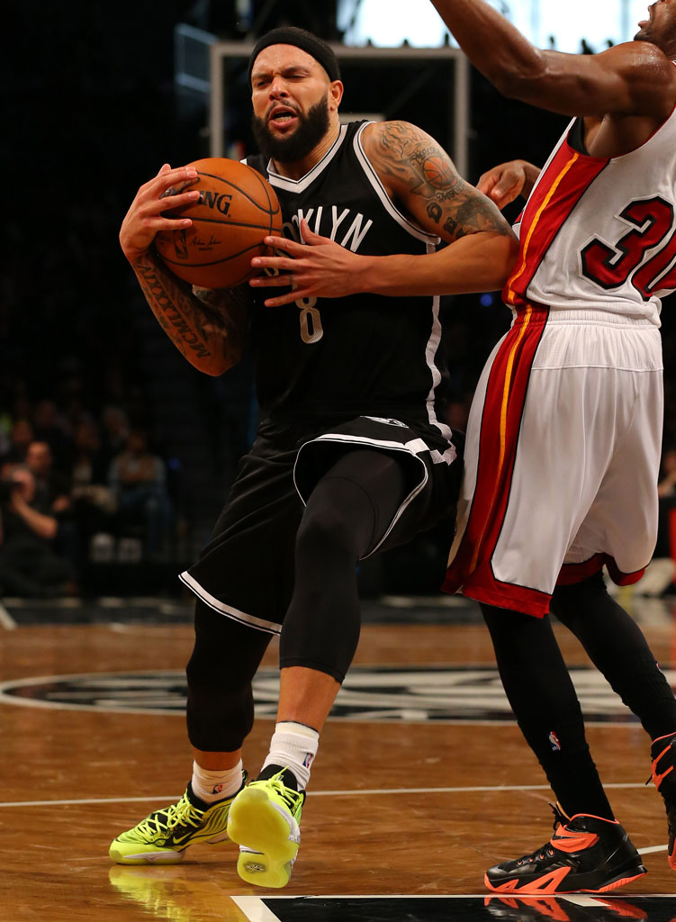 Deron Williams Honors Nets Fan in the 'Volt' Nike Air Penny 5 (2)