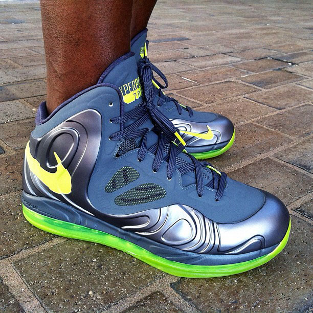 Nike Air Max Hyperposite Charcoal Atomic Green